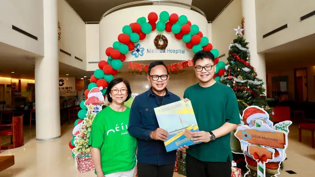 Kado Natal Istimewa dari Kemendagri: Bima Serahkan Dokumen Kependudukan Lengkap untuk Bayi Lahir 25 Desember