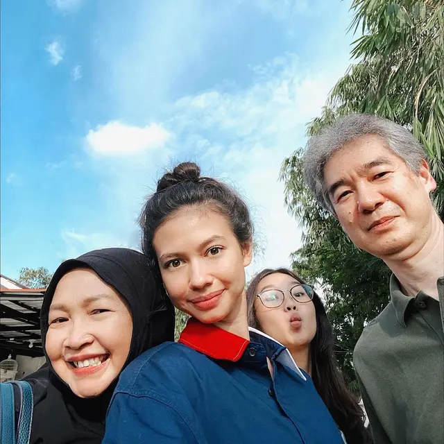 6 Artis Ini Hidup Jauh dari Orangtua, Ada yang Baru Bertemu Setelah 10 Tahun