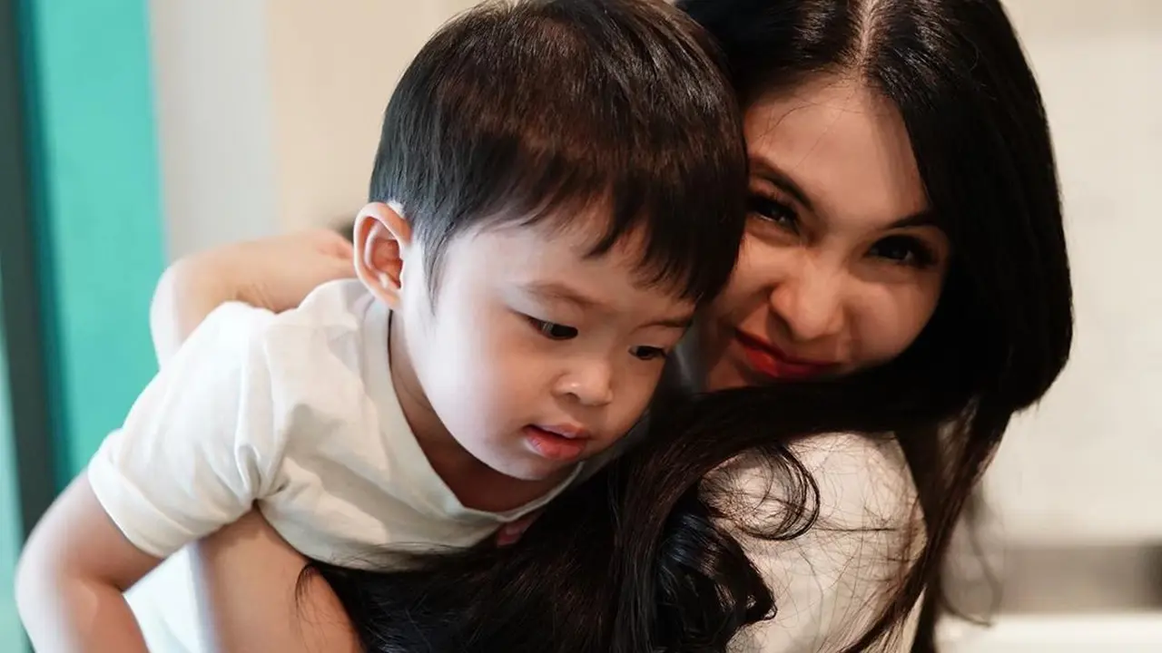 [Fimela] Sandra Dewi dan Raphael Moeis