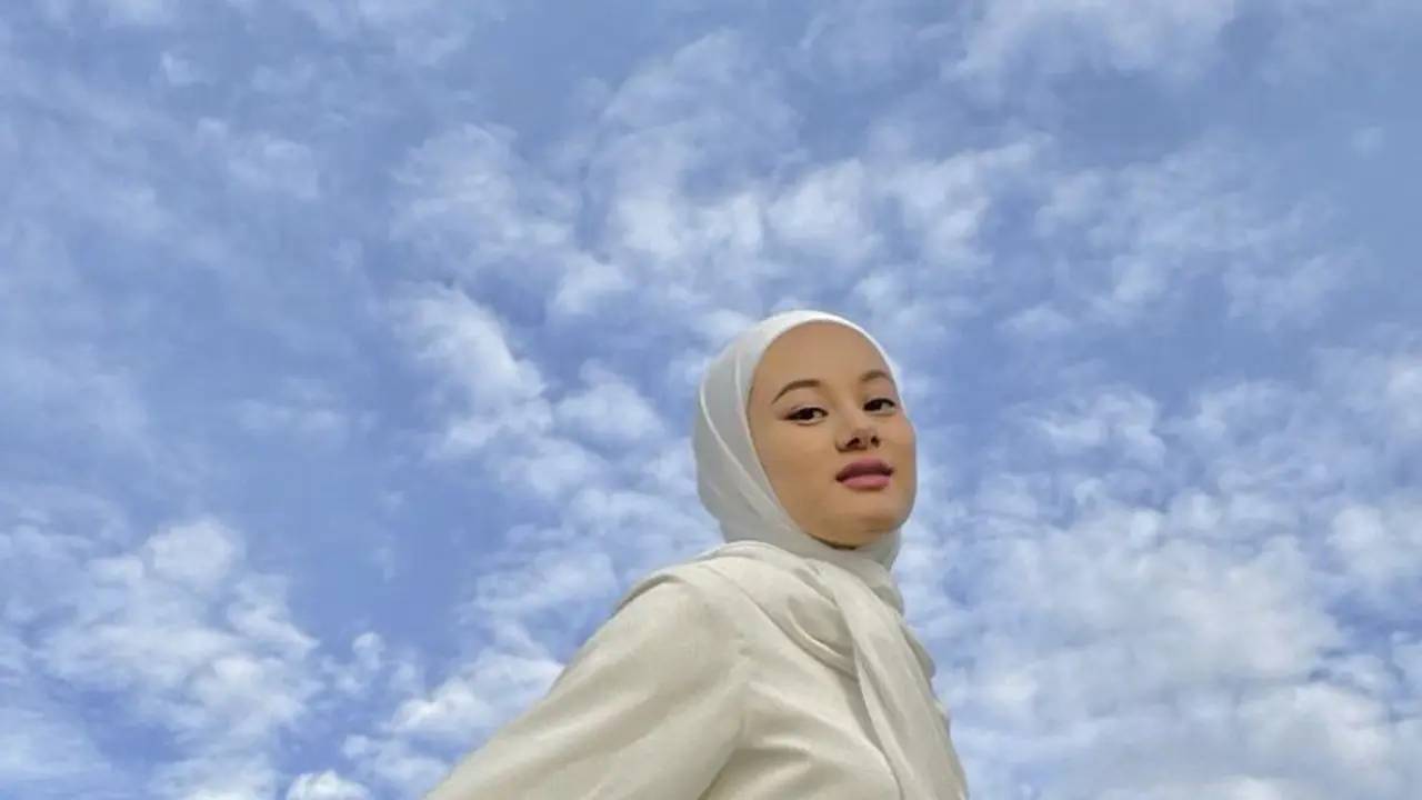 Dinda Hauw dan Rey Mbayang