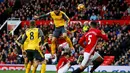 Striker Arsenal, Olivier Giroud, mencetak gol balasan di menit ke-89 ke gawang MU dalam laga Premier League di Stadion Old Trafford, Sabtu (19/11/2016). (Reuters/Phil Noble)