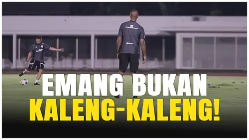  Kelas! Momen Patrick Kluivert, Denny Landzaat, dan Alex Pastoor Unjuk Skill Passing di Lapangan