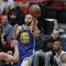 Pebasket Golden State Warriors, Stephen Curry, berusaha memasukkan bola saat melawan Portland Trail Blazers pada laga NBA 2019 di Moda Center, Senin, (20/5). Warriors menang 119-117 atas Blazers. (AP/Ted S. Warren)