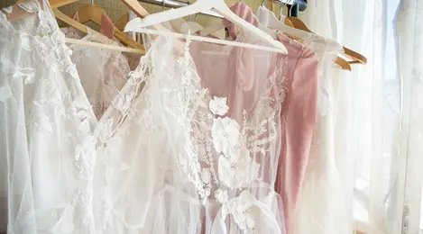 3 Cara Merawat Baju Berbahan Lace Agar Tidak Rusak Fashion Fimela Com