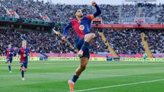 Raksasa La Liga Barcelona pesta gol ke gawang Real Sociedad di laga pekan ke-26 Liga Spanyol 2024/2025 di Estadi Olimpic Lluis Companys, Minggu (02/03/2025) malam WIB. (AP Photo/Joan Monfort)