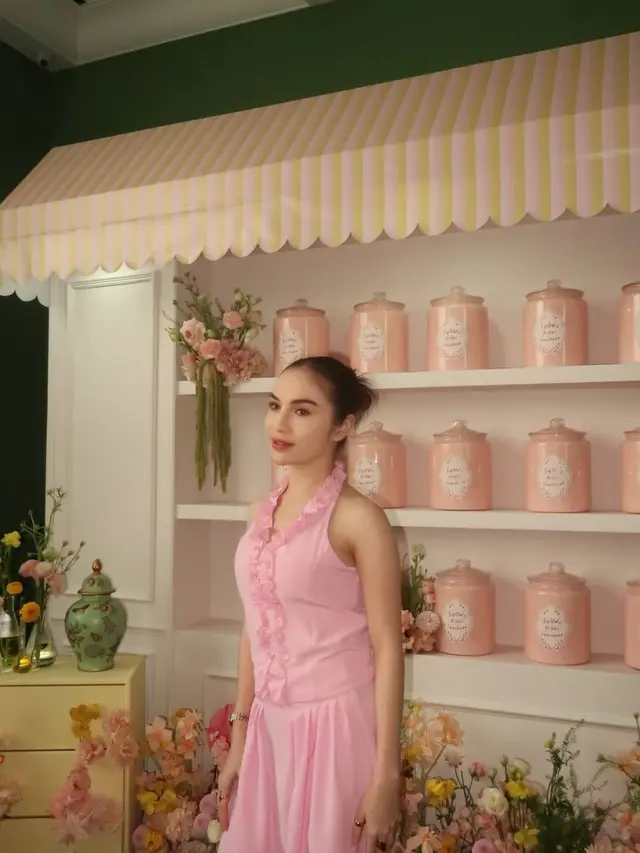 7 Potret Seleb Siap Jadi Bridesmaid Syifa Hadju, Mikha Tambayong hingga Steffi Zamora Kompak Serba Pink di Momen Bridal Proposal