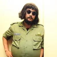 Sebagai petugas keamanan yang memiliki perut buncit, ia juga merasakan panasnya kostum petugas kemanan dengan tambahan prosthetic. Di film ini, ia dikesankan memiliki bobot tubuh hingga 100 kg. (Bambang E Ros/Bintang.com)