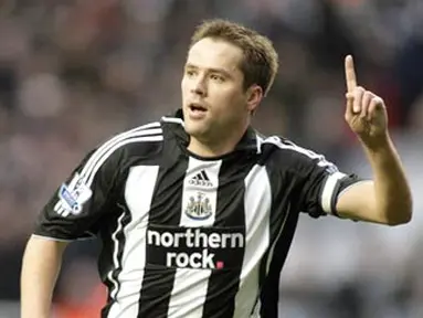 Michael Owen celebrates scoring the first goal during an FA Premier League match between Newcastle United and West Ham United at St James&#039; Park, on January 10, 2009. AFP PHOTO/GRAHAM STUART