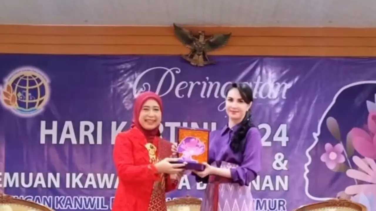 Potret Arumi Bachsin saat hadiri peringatan HUT ke-10 Ikawati ATR/BPN Jawa Timur (Sumber: Instagram/@arumibachsin_94)