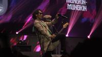 Slank saat tampil di panggung SkyAvenue 2025, pensi tahunan SMA Labschool Kebayoran yang digelar di Istora Senayan, Sabtu (19/7/2025). (Foto: Liputan6.com/Vindy Therecia)
