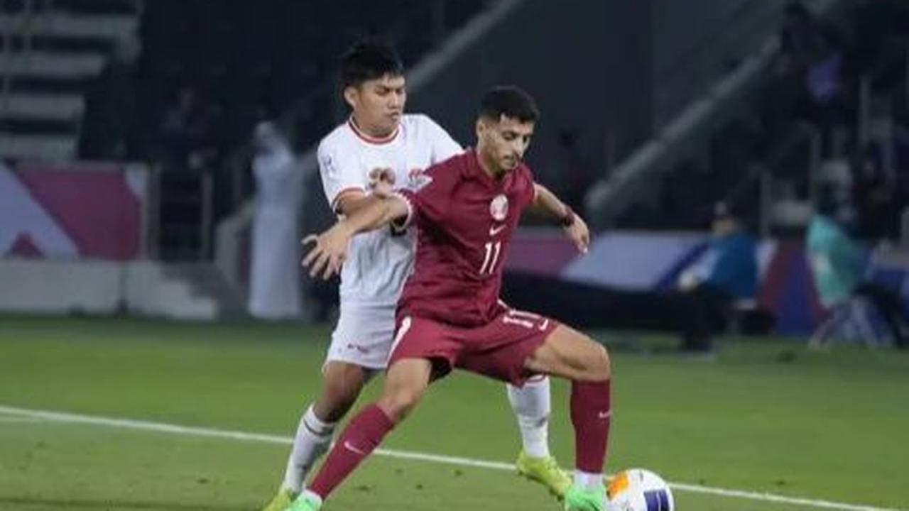 Kinerja wasit Nasrullo Kabirov menjadi sorotan ketika Timnas Indonesia  U-23 menelan kekalahan pahit dari Qatar U-23 dalam laga pembuka Piala Asia U-23 2024, pada Senin (15/4/2023). Garuda Nusantara tunduk 2-0 di tangan tuan rumah. Foto: PSSI