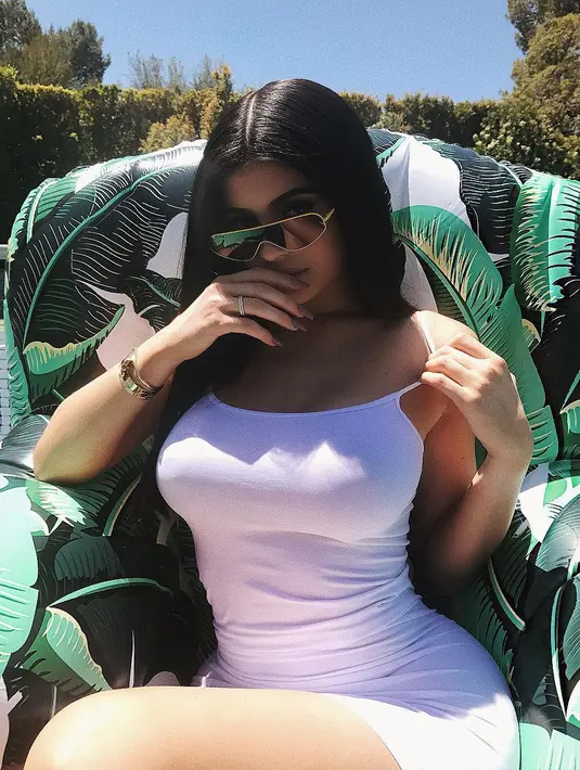 "Aku sudah dibully sejak usia 9 tahun oleh orang dari berbagai dunia," aku Kylie Jenner. (instagram/kyliejenner)