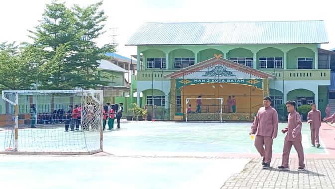 Usai Makan Dendeng dari MBG, 235 Siswa di Batam Tak Masuk Sekolah Besoknya