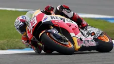 Pembalap Repsol Honda, Marc Marquez saat beraksi di sirkuit Indianapolis, Amerika Serikat, Minggu (9/8/2015). Marc Marquez dinobatkan sebagai juara setelah Finish pertama pada seri kali ini. (REUTERS/Brent Smith)