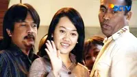 Rani Juliani tiba di Polda Metro Jaya, Jakarta, Jumat (26/6). Rani merupakan salah satu saksi kunci kasus pembunuhan Nasruddin Zulkarnaen.