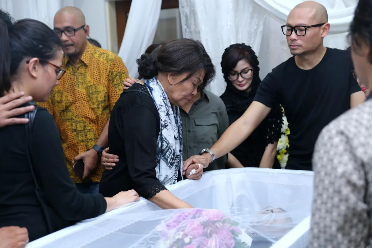 Aditya Tumbuan putra keempat Frans Tumbuan