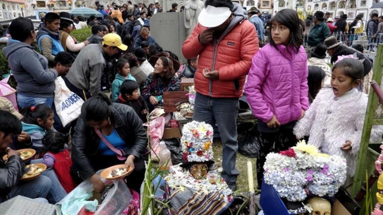 Menyaksikan angkernya Hari Tengkorak di Bolivia