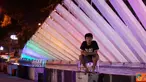 Citizen6, Surabaya: Taman pelangi di Surabaya, tempat asik buat hangout dan berkumpul bersama teman-teman di malam hari. (Pengirim: Arjun)