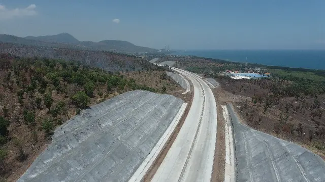 Jalan Tol Probolinggo-Banyuwangi (Probowangi) Paket 3 (Paiton-Besuki) yang dibangun PT Waskita Karya (Persero) Tbk. (Dok WSKT)