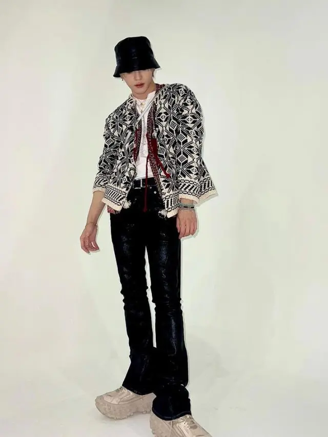 8 Potret Gaya Hypebeast Taeyong, Personel NCT Paling Modis yang Berulang Tahun Hari Ini