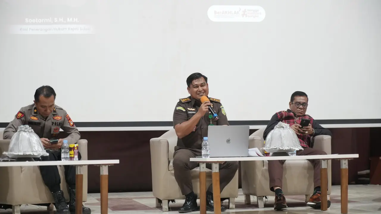 Kasi Penkum Kejati Sulsel Soetarmi menjadi narasumber dalam seminar bertema edukasi hukum yang digelar di Kampus UIN Alauddin Makassar.