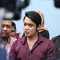 Adik mendiang Olga Syahputra itu juga mempertanyakan keabsahan pernikahan Kriss Hatta dan Hilda Vitria. Apalagi, ia tak melihat saksi dan tamu dalam video tersebut. (Nurwahyunan/Bintang.com)