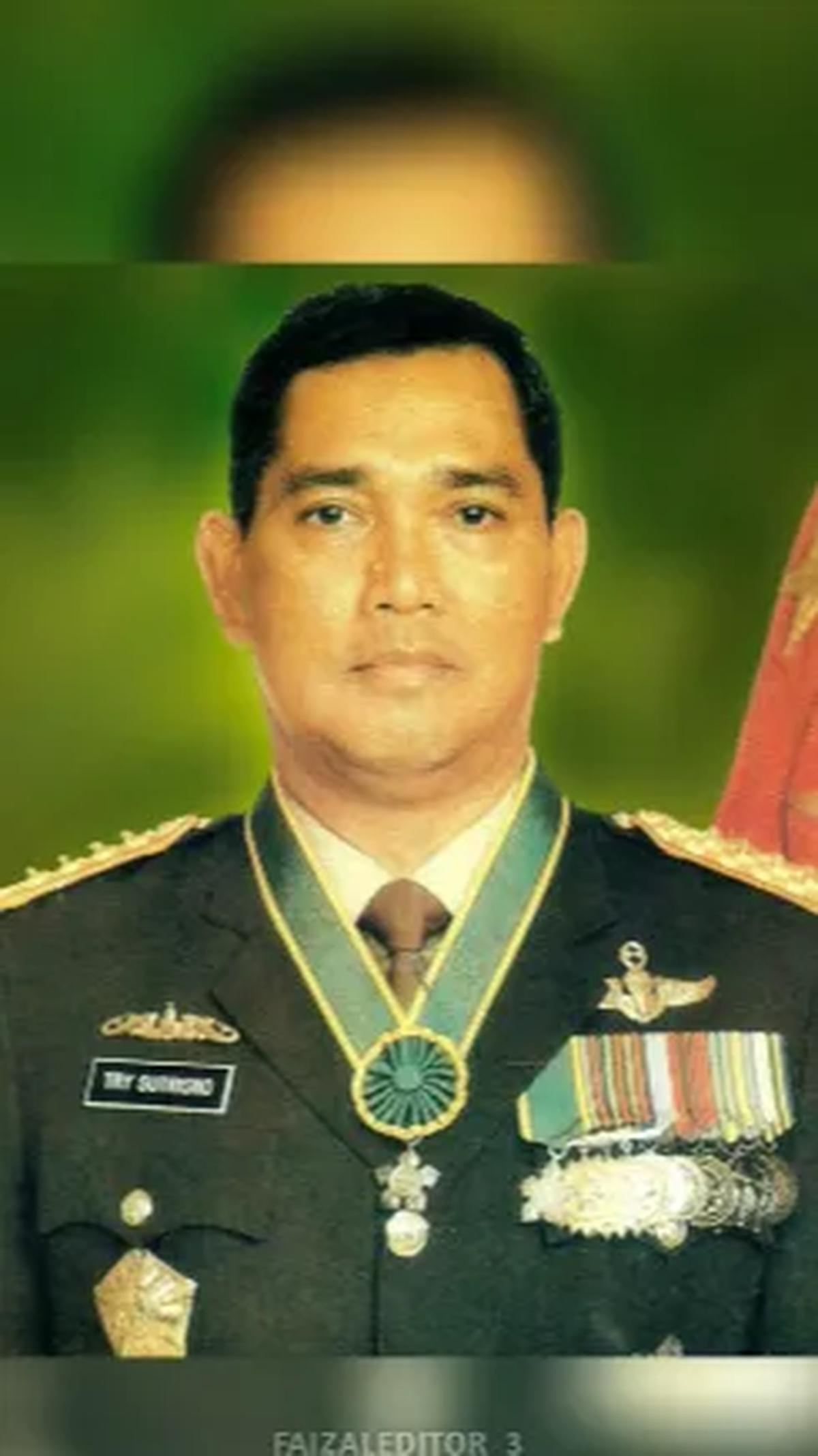 Bukan hanya itu, potret lawas Try Sutrisno saat masih muda juga kembali menjadi sorotan. <br>