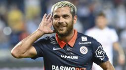 Nama Teji Savanier masih terdengar asing oleh penggemar sepak bola Eropa. Ia merupakan gelandang serang klub Montpellier yang telah menyumbangkan tiga gol dan empat assist dalam 11 laga di Liga Prancis. Savanier tercatat telah mengoleksi gelar Man of The Match sebanyak empat kali. (AFP/Pascal Guyot)