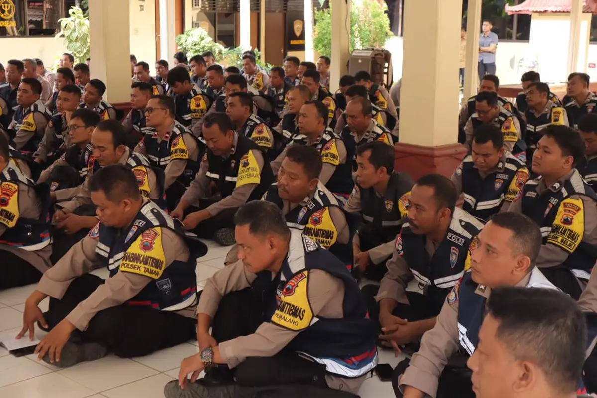 Kapolres Pemalang peringatakan agar Bhabinkamtibmas netral jelang Pemilu 2024. (Foto: Liputan6.com/Humas Polres Pemalang)