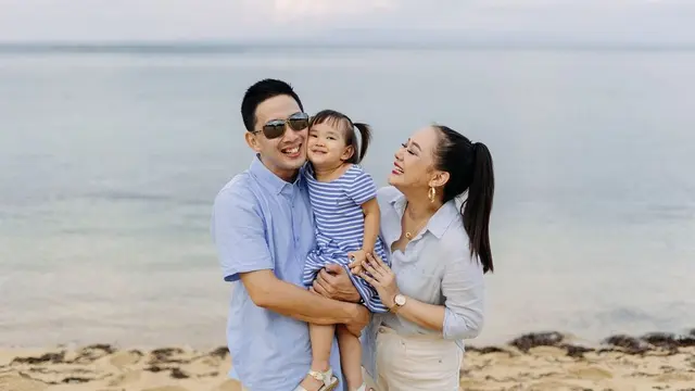 Yuanita Christiani dan keluarga. (Foto: Dok. Instagram @yuanitachrist)