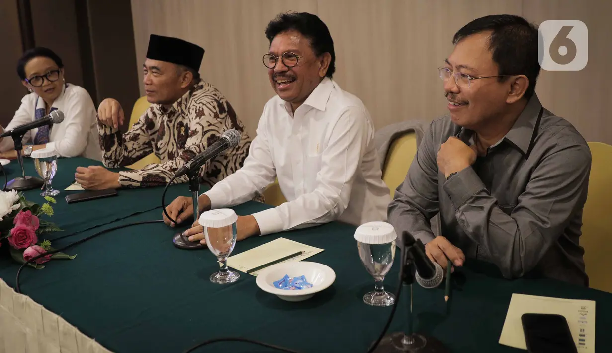 Menlu Retno LP Marsudi, Menko PMK Muhadjir Effendi , Menkominfo Johnny G Plate dan Menteri Kesehatan Terawan Agus Putranto pada acara forum pimred di Jakarta, Selasa (3/3/2020). Acara membahas permasalahan aktual yang terjadi di Indonesia salah satunya virus corona. (Liputan6.com/Faizal Fanani)
