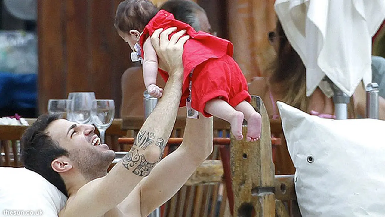 fabregas.bersama-anak-130706b.jpg