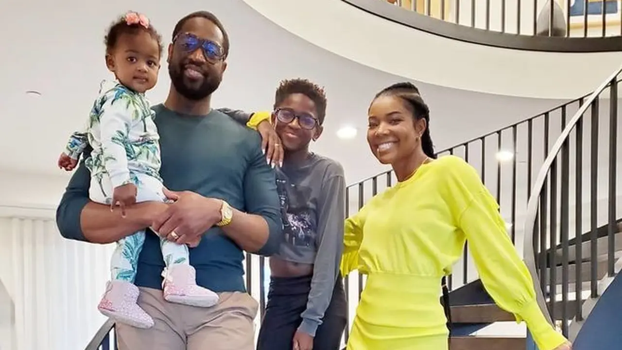 Dwyane Wade bersama anaknya