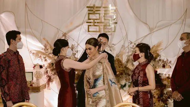 6 Momen Pertunangan Marcella Daryanani dan Kekasih, Kental Sentuhan Nuansa China