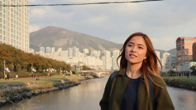 Jarang Tersorot, Ini 6 Potret Cantik Angela Ci Kekasih Dodit Mulyanto