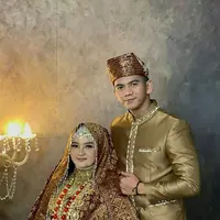 Bersiap menuju pernikahan, Ridho dan Syifa tampil mesra dalam foto-foto prewed. (Instagram @tiaswulansari983)