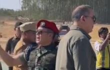 Pesona Menyala Mayor TNI Teddy saat Dampingi Prabowo di IKN, Gagah Berbaret Merah