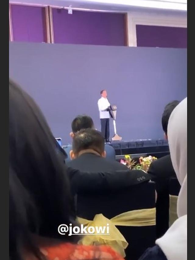 Potret Cantik Aura Kasih Memakai Kabaya saat Bertemu Jokowi