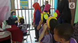 Kegiatan imunisasi ini diikuti oleh 100 peserta dari murid Pendidikan Anak Usia Dini (PAUD) di sekitar Kecamatan Gambir. (Liputan6.com/Herman Zakharia)
