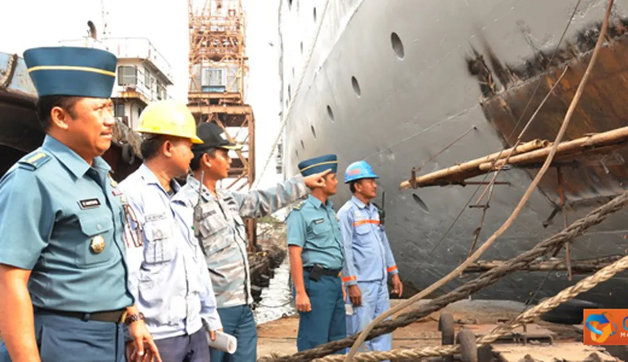 Citizen6, Jakarta Utara:  Guna mewujudkan kesiapan alutsista Kolinlamil secara optimal, KRI Tanjung Nusanive-973 sejak 18 Maret 2012 melaksanakan docking di Dock Kodja Bahari I, Jakarta Utara. (Pengirim: Kadispen Kolinlamil)