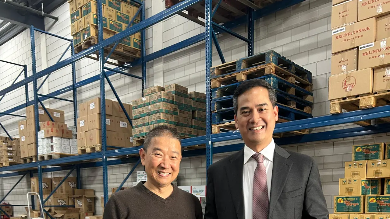 Takim Santosa memulai bisnis sebagai importir produk Indonesia ke Belanda yang dinamakan Nesia Food VOF.