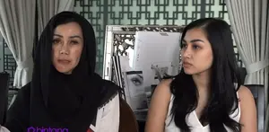 Hampir semua keluarga inti Raffi Ahmad sudah terjun ke dunia hiburan. Sering disebut aji mumpung, ibunda Raffi Ahmad tidak peduli dan tetap menjalankan pekerjaannya.