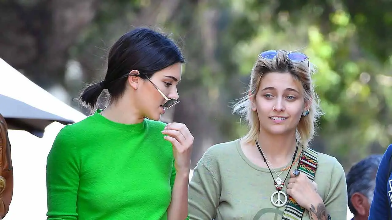 [Bintang] Kendall Jenner - Paris Jackson