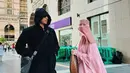 Ia juga membagikan potret penampilannya dalam balutan cadar berwarna pink saat berada di Madinah. Penampilannya ini sukses banjir pujian.[@itsmebcl]