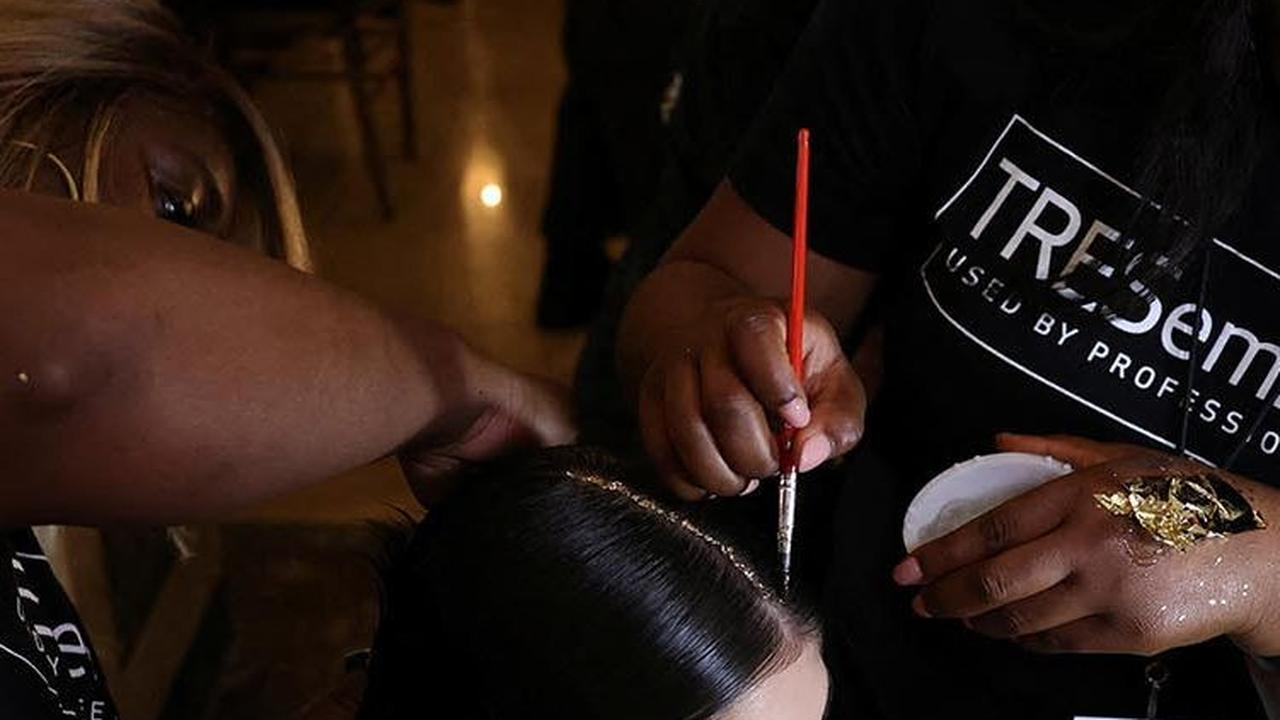 Sebagai salah satu pekan mode terbesar sedunia, NYFW tak lepas dari peran model yang memperagakan busana karya desainer.&nbsp;REUTERS