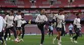 Para pemain Real Madrid saat ambil bagian dalam sesi latihan di stadion Emirates, London, 7 April 2025. (Adrian DENNIS/AFP)