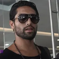 Gaston Castano ikut mendukung penyakit yang sedang diderita Julia Perez saat ini. Mendengar kabar umur istrinya sisa tujuh bulan lagi, Gaston pun tak percaya dan hanya mempercayai Tuhan.