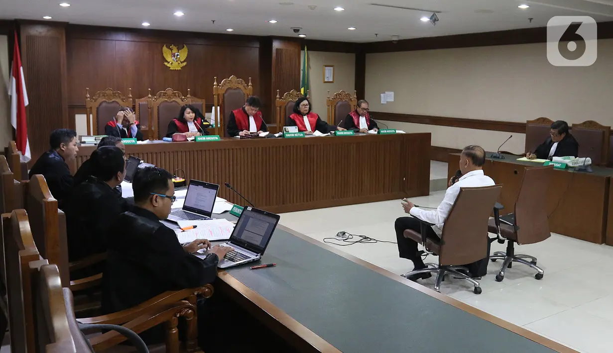 Terdakwa kasus korupsi proyek e-KTP Markus Nari menjalani sidang lanjutan di Pengadilan Tipikor, Jakarta, Senin (21/10/2019). Sidang tersebut beragendakan pemeriksaan terhadap terdakwa. (Liputan6.com/Herman Zakharia)