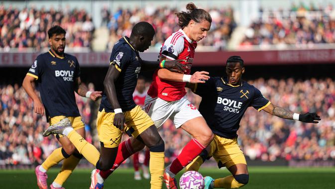 Sering Cedera, Arsenal Pertimbangkan Jual Pilar Pertahanan Mereka Ini?