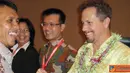 Citizen6, Medan: Gubernur Sumatra Utara, Gatot Pujo nugroho, tertawa saat bertemu sesama alumni profesional muda Indonesia - Amerika, pada peresmian Pameran Pendidikan yang di sponsori Putra Sampoerna Foundation dan Konsulat Amerika Serikat untuk Medan (1
